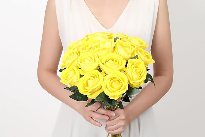 SITUMEIZI 15PCS Yellow Artificial Roses Silk Flowers Fake Roses Realistic Bouquet Long Stem with Gift Box for Mother's Gift Day Home Party Wedding Decorations