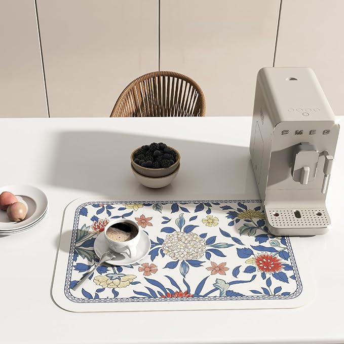 patdrea Blue Floral Rectangular PVC Placemats, Pack of 6, Waterproof Insulation, Soft and Durable, Suitable for Dining Table, Kitchen and Coffee Table Decoration,12"*17"