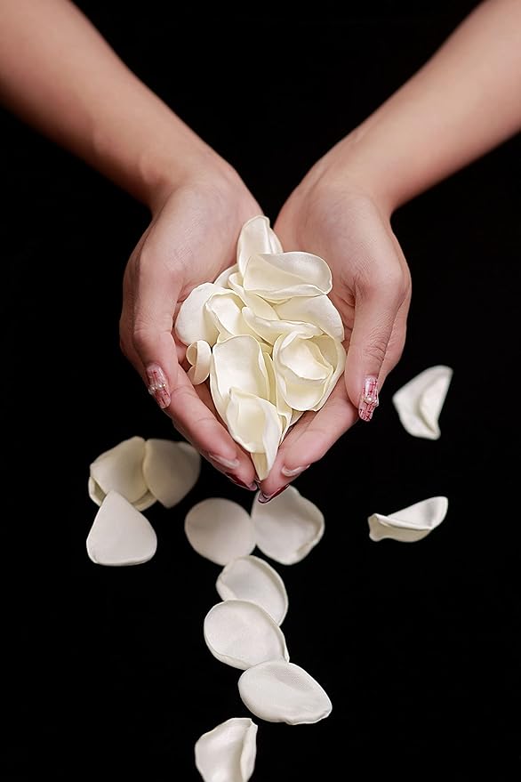 TINGE TIME 200pcs Silk Flower Petals for Wedding, Rose Petals for Decoration, Fake Flower Petals for Bridal Showers, Flower Girl Petals for Anniversaries and Parties (Ivory)