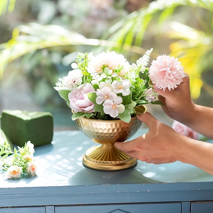 Sziqiqi Gold Urn Vase for Flowers - Wedding Table Decoration Centrepieces Set of 2 Vintage Metal Vases for Artificial Flowers Small Hammered Vase for Birthday Party Christmas Anniversary