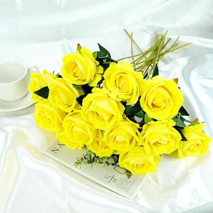 SITUMEIZI 15PCS Yellow Artificial Roses Silk Flowers Fake Roses Realistic Bouquet Long Stem with Gift Box for Mother's Gift Day Home Party Wedding Decorations